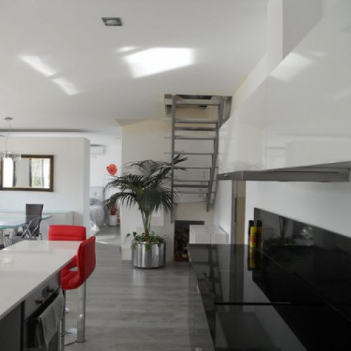 Interior de local reformado