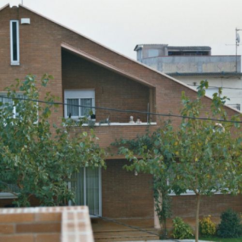 Vivienda moderna unifamiliar de ladrillo